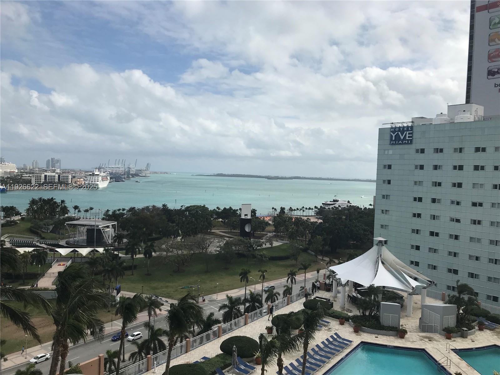 244 Biscayne Blvd #1405