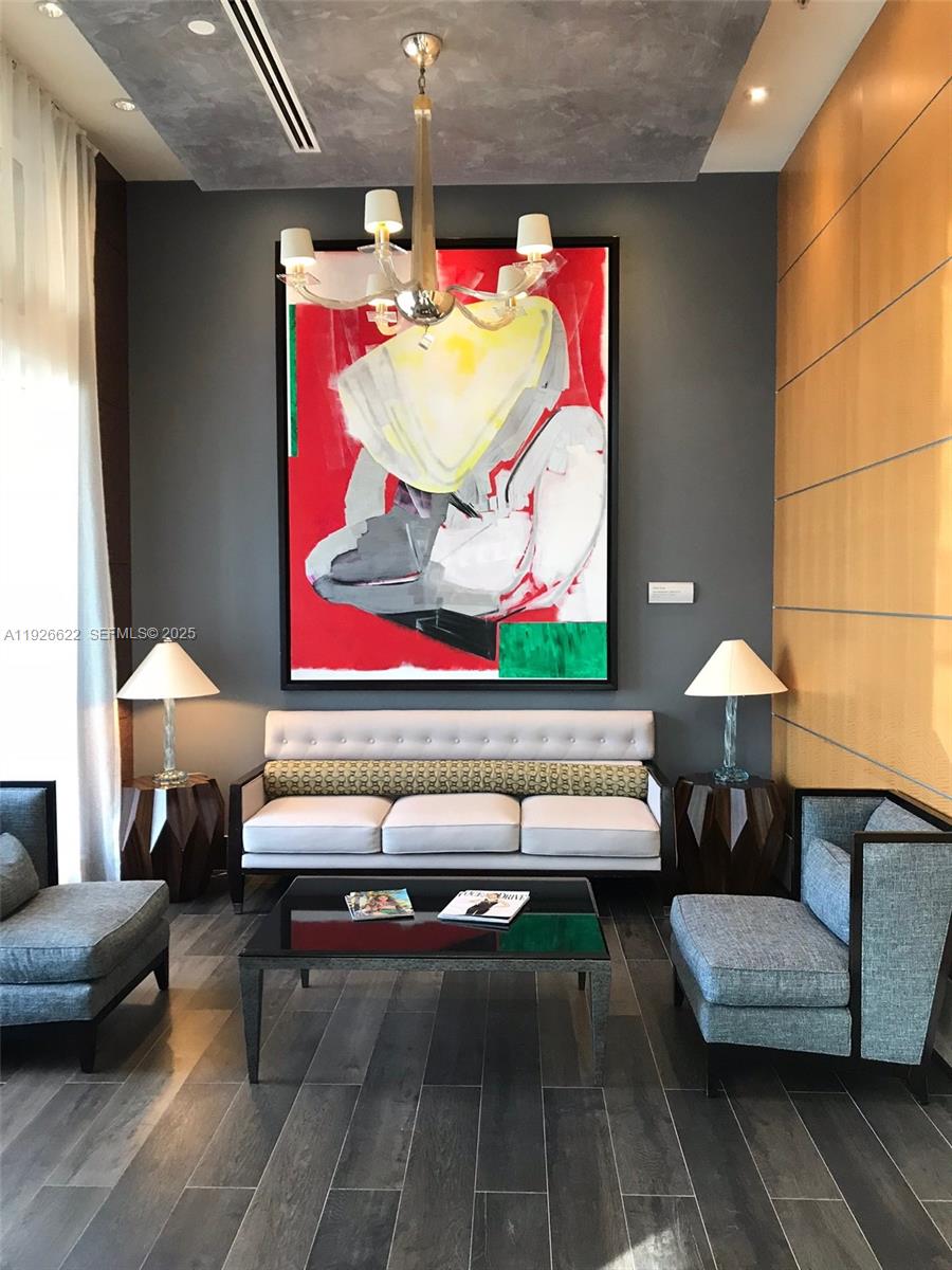 image Vizcayne North10