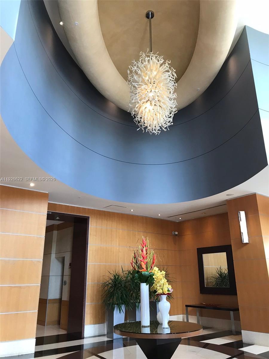 image Vizcayne North11