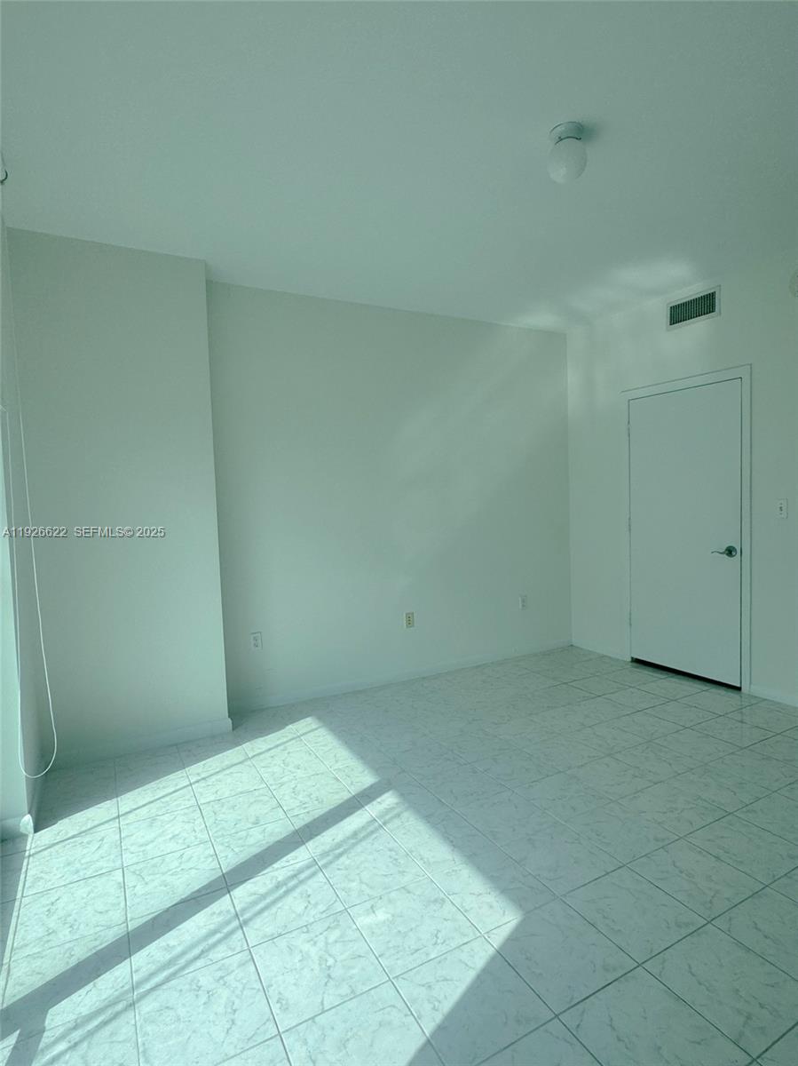 image Vizcayne North8