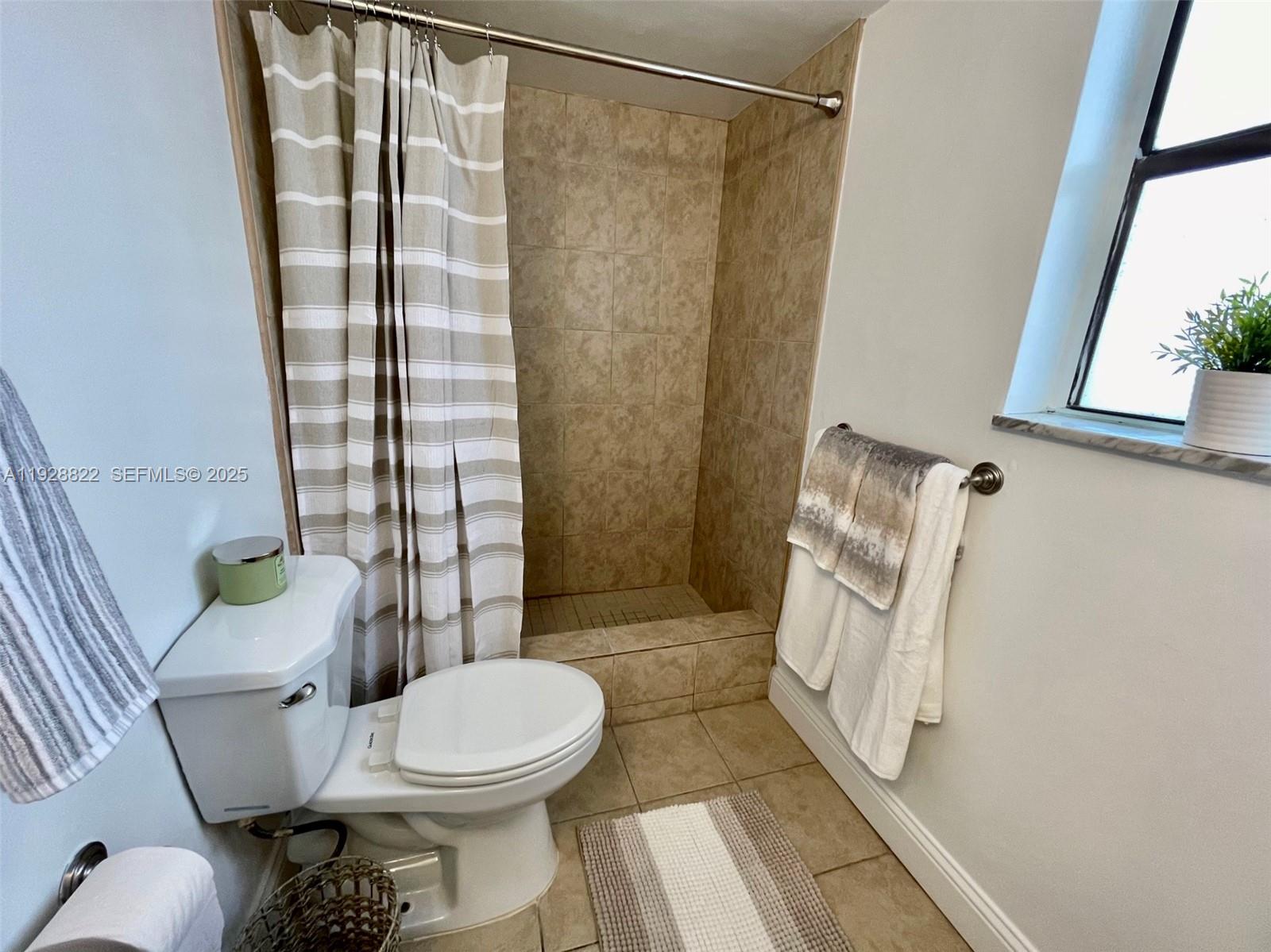 1800 Collins Ave #7C Miami Beach, FL 33139