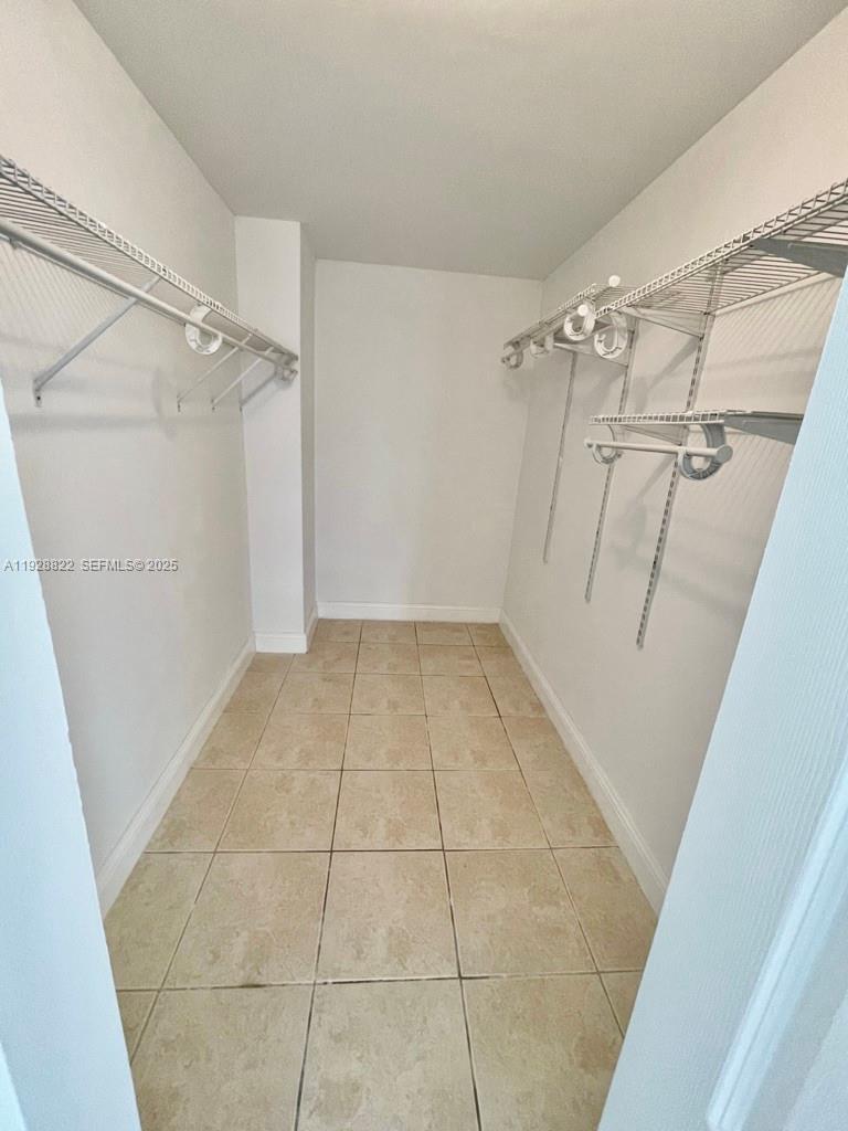 1800 Collins Ave #7C Miami Beach, FL 33139