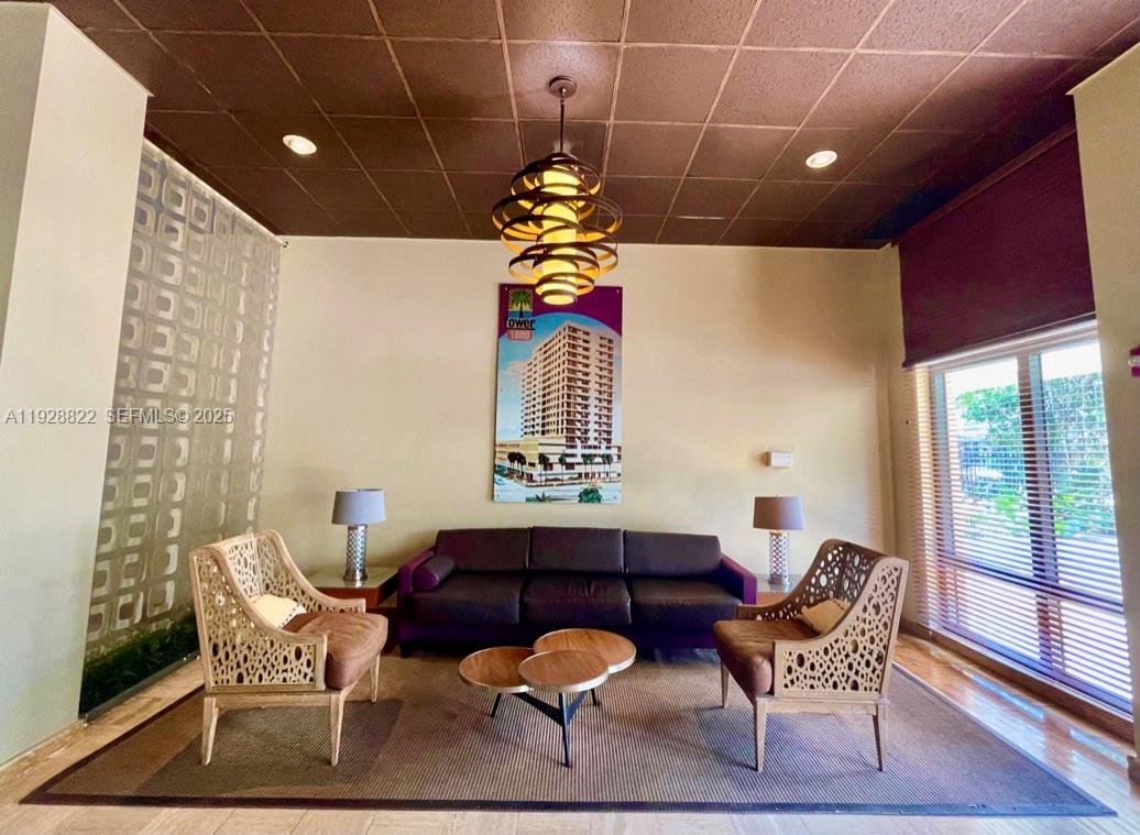 1800 Collins Ave #7C Miami Beach, FL 33139