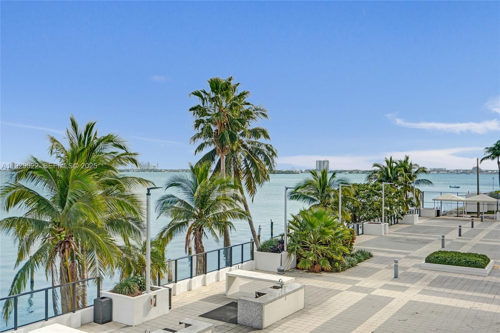 image Charter Club21