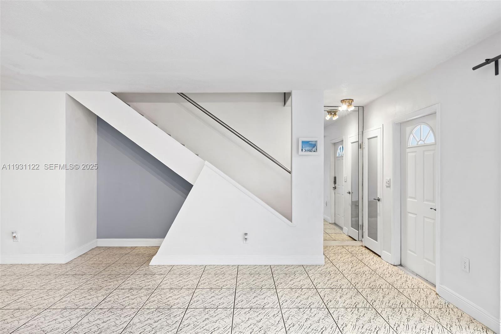 7270 Gary Ave Miami Beach, FL 33141