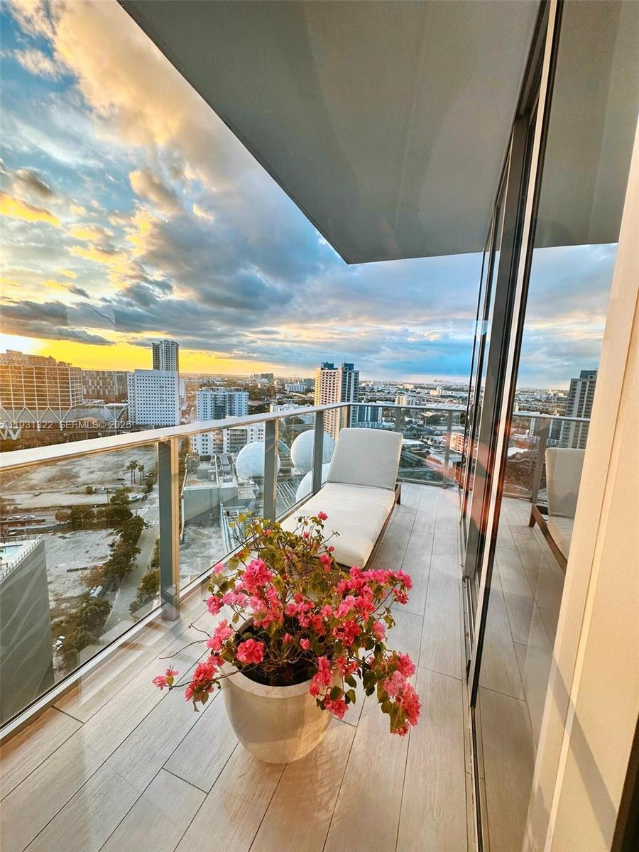 image Paramount Miami Worldcenter24