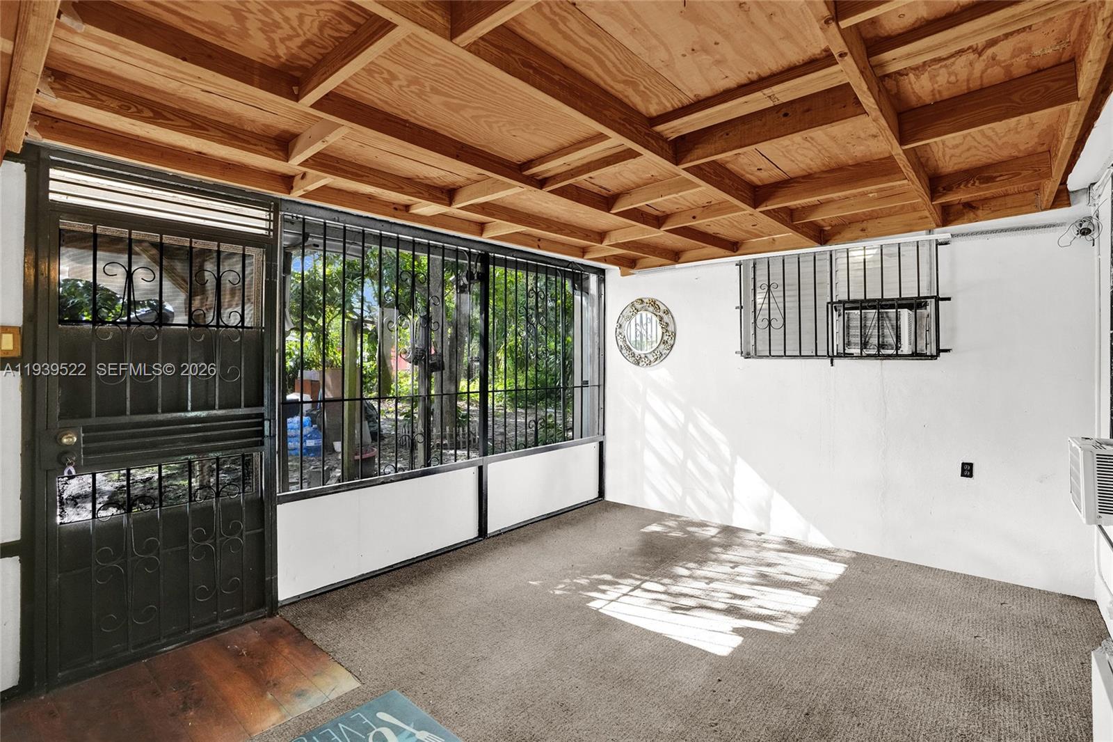 1050 NE 153rd Ter North Miami Beach, FL 33162