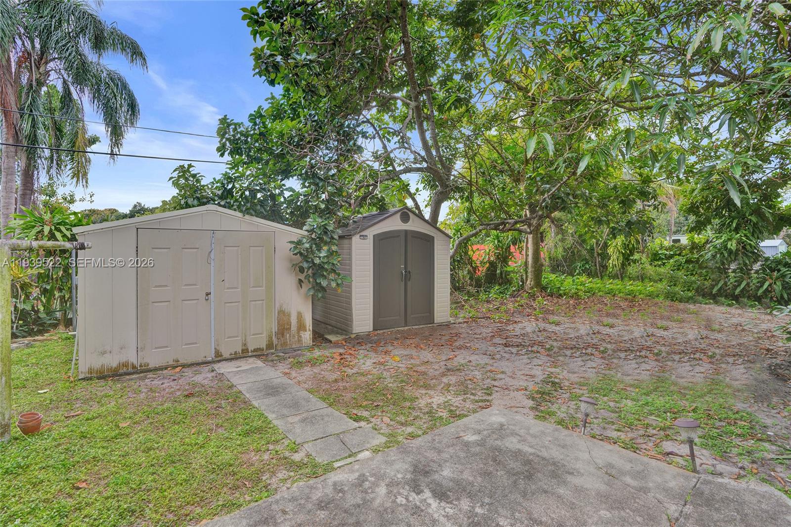 1050 NE 153rd Ter North Miami Beach, FL 33162