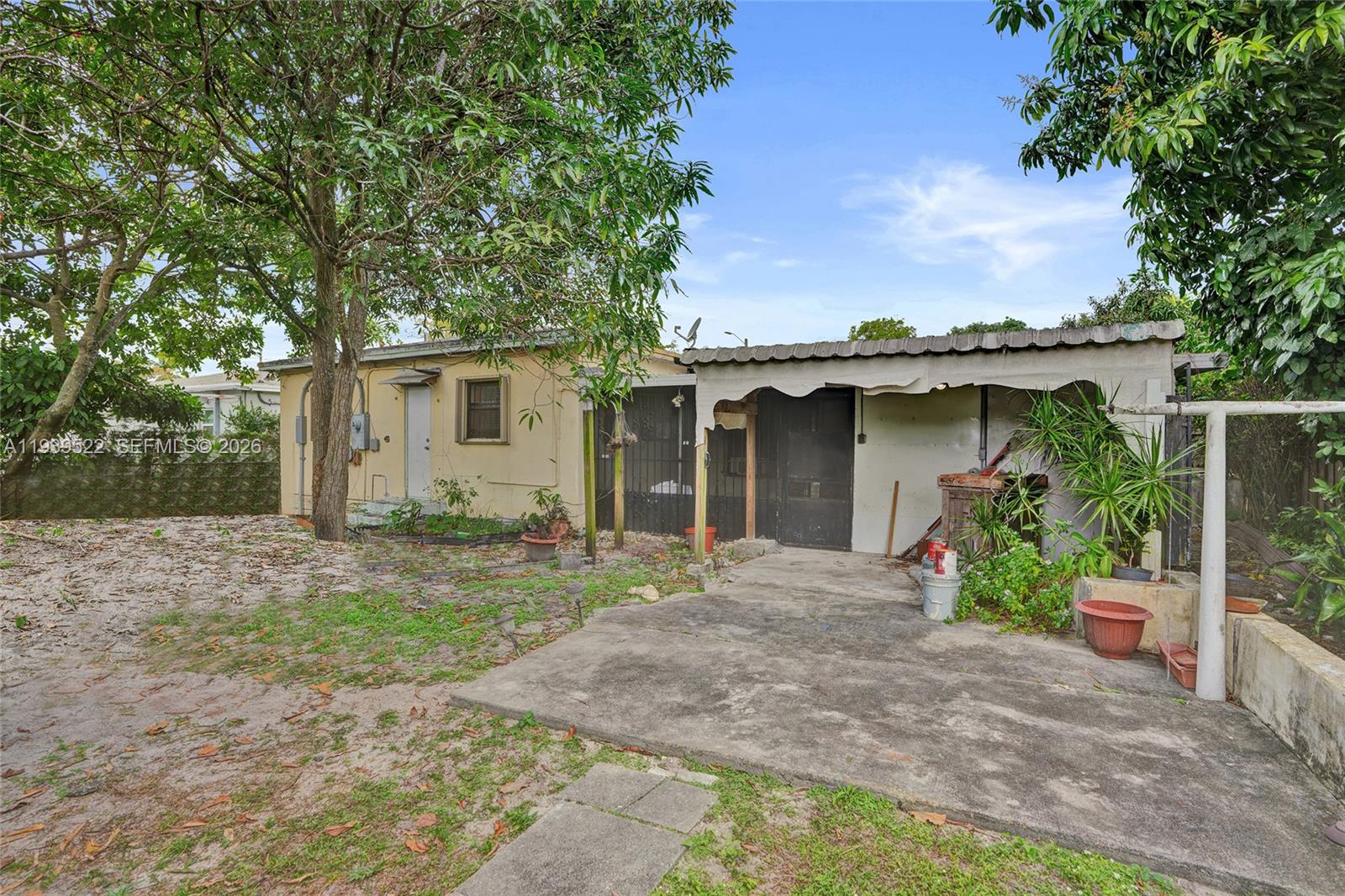 1050 NE 153rd Ter North Miami Beach, FL 33162