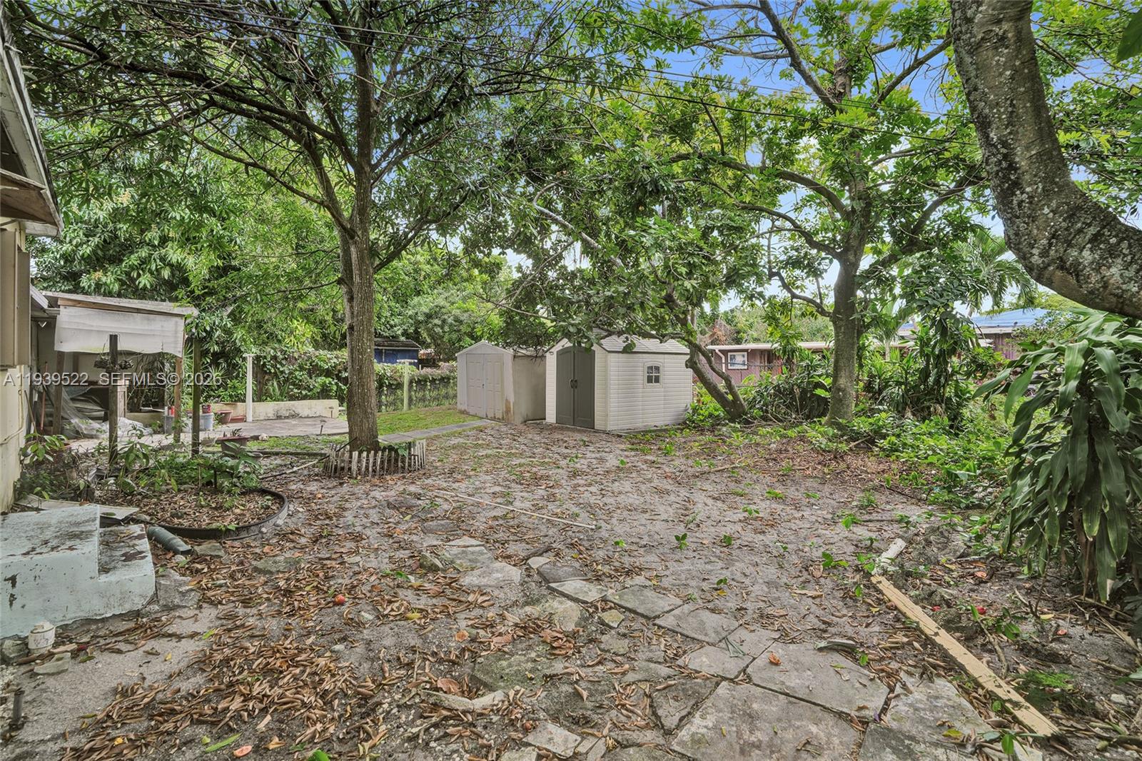 1050 NE 153rd Ter North Miami Beach, FL 33162