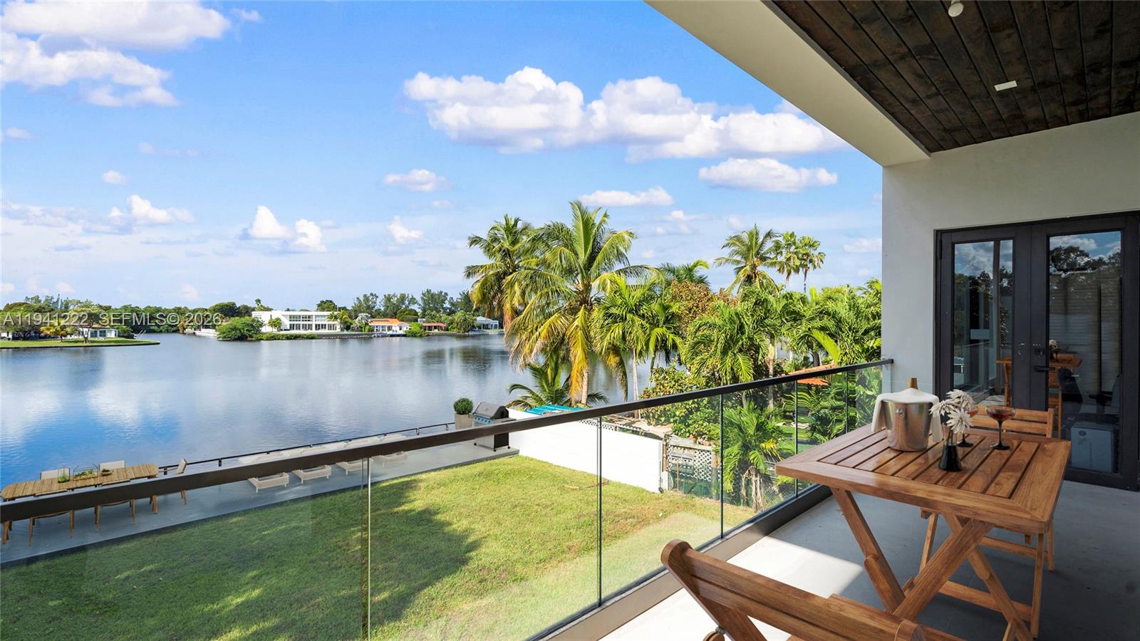 19600 NE 26th Ave Miami, FL 33180