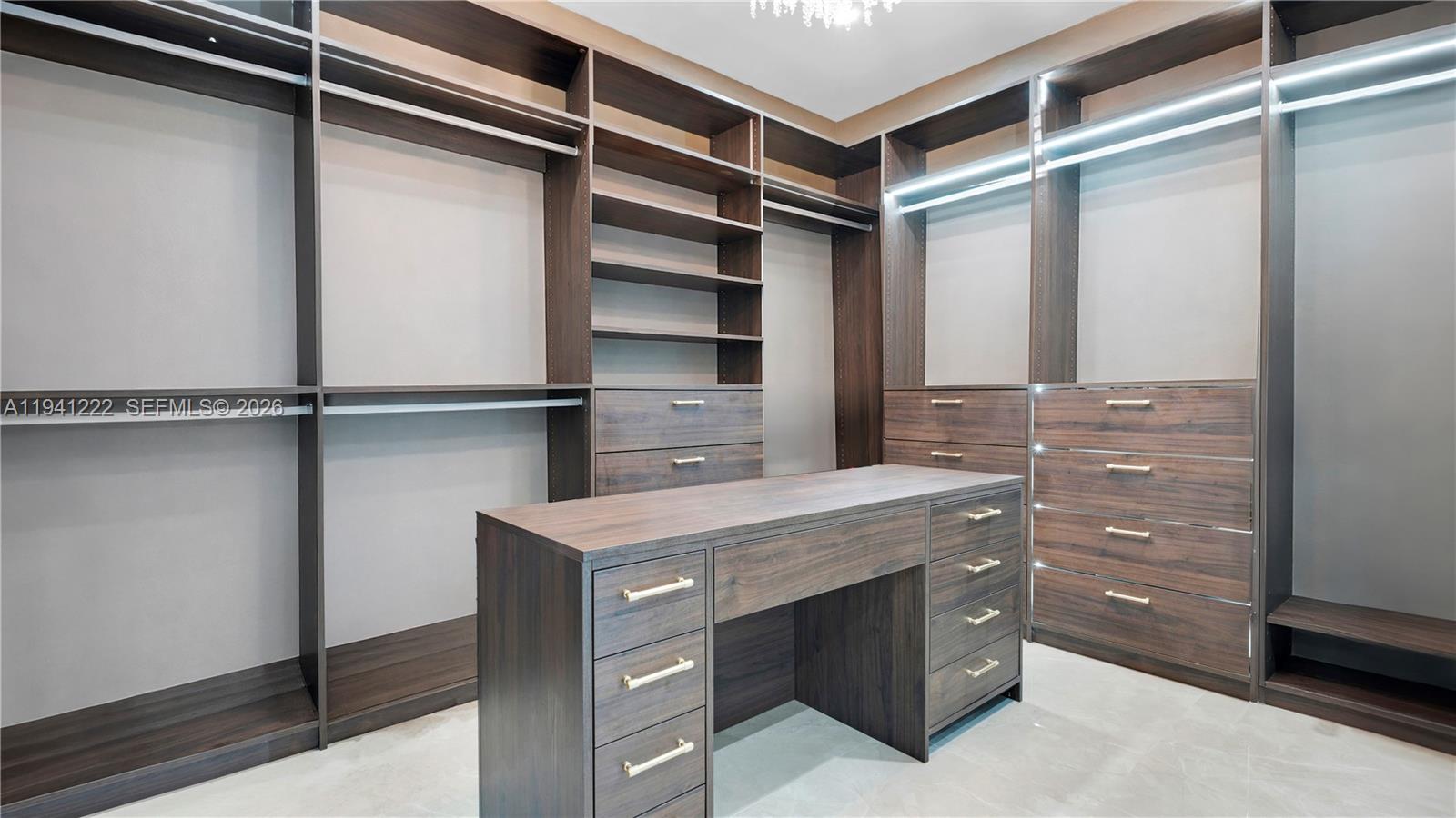 19600 NE 26th Ave Miami, FL 33180