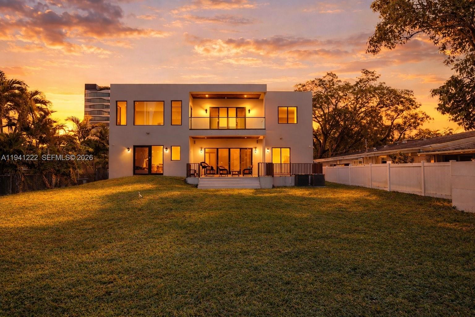 19600 NE 26th Ave Miami, FL 33180