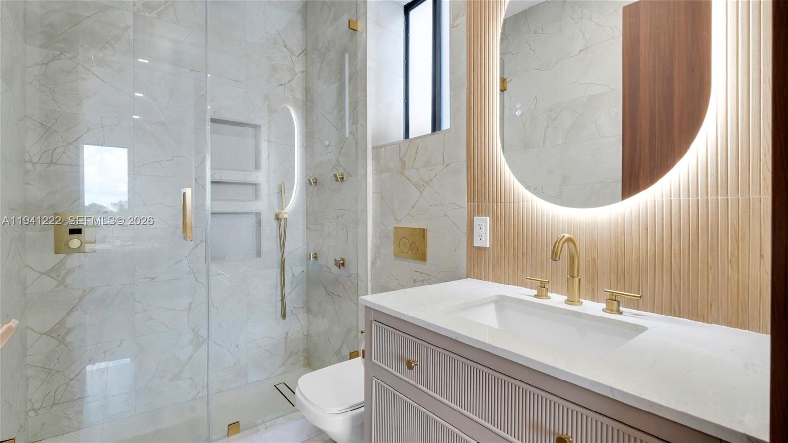 19600 NE 26th Ave Miami, FL 33180