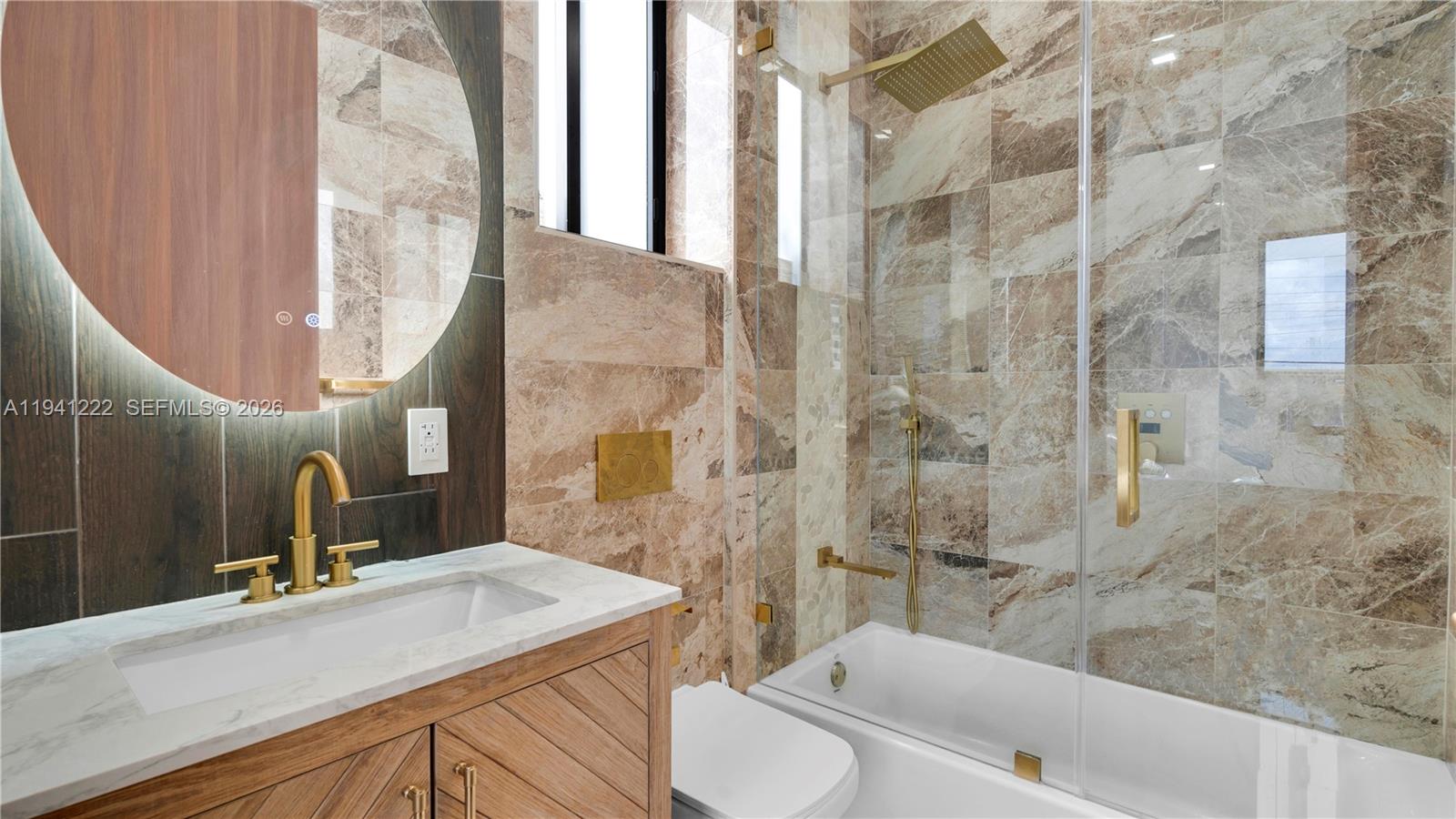 19600 NE 26th Ave Miami, FL 33180