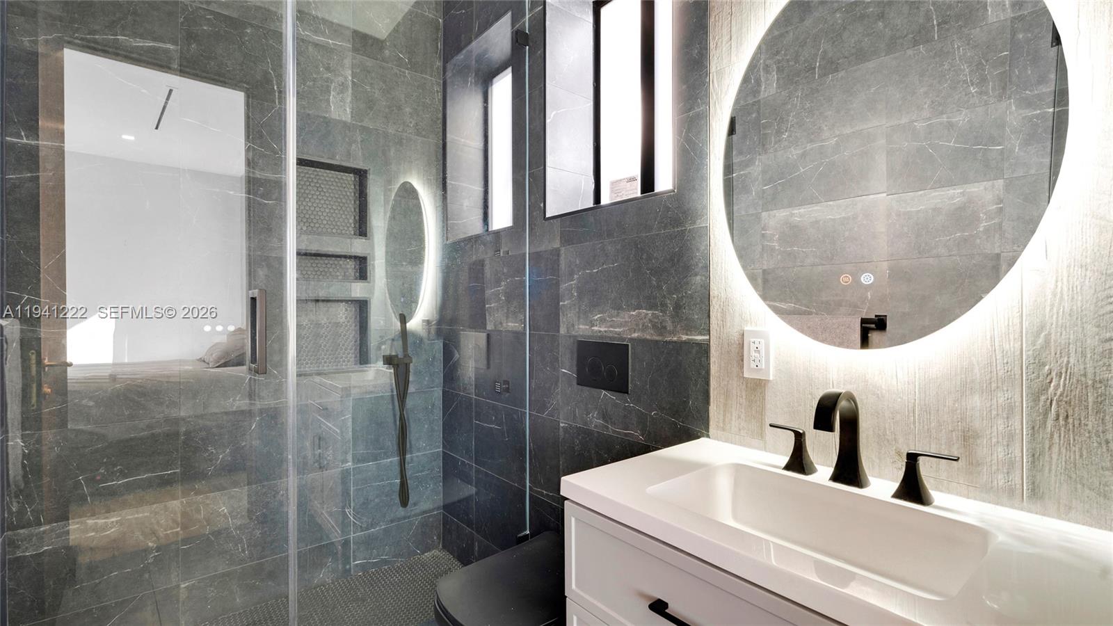 19600 NE 26th Ave Miami, FL 33180