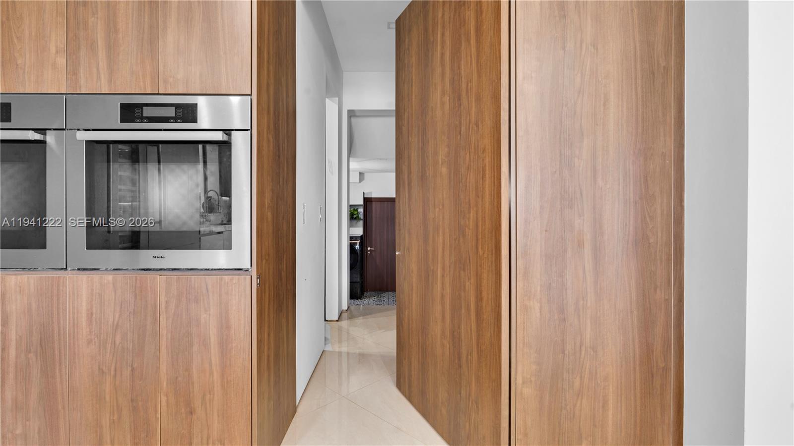 19600 NE 26th Ave Miami, FL 33180