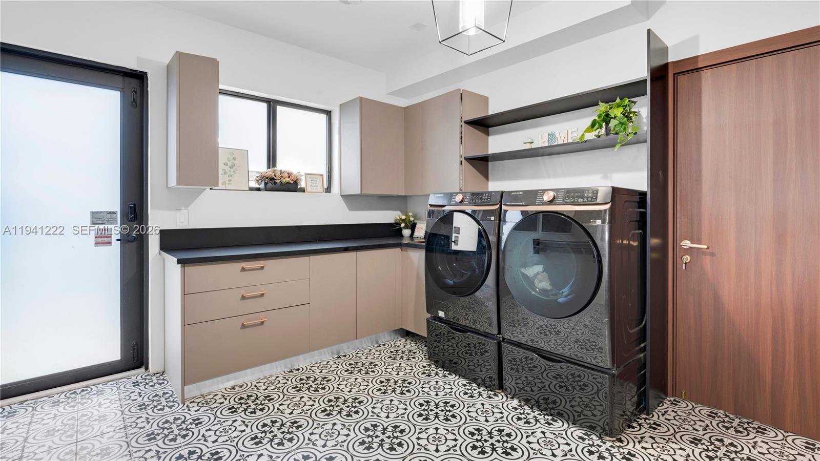 19600 NE 26th Ave Miami, FL 33180