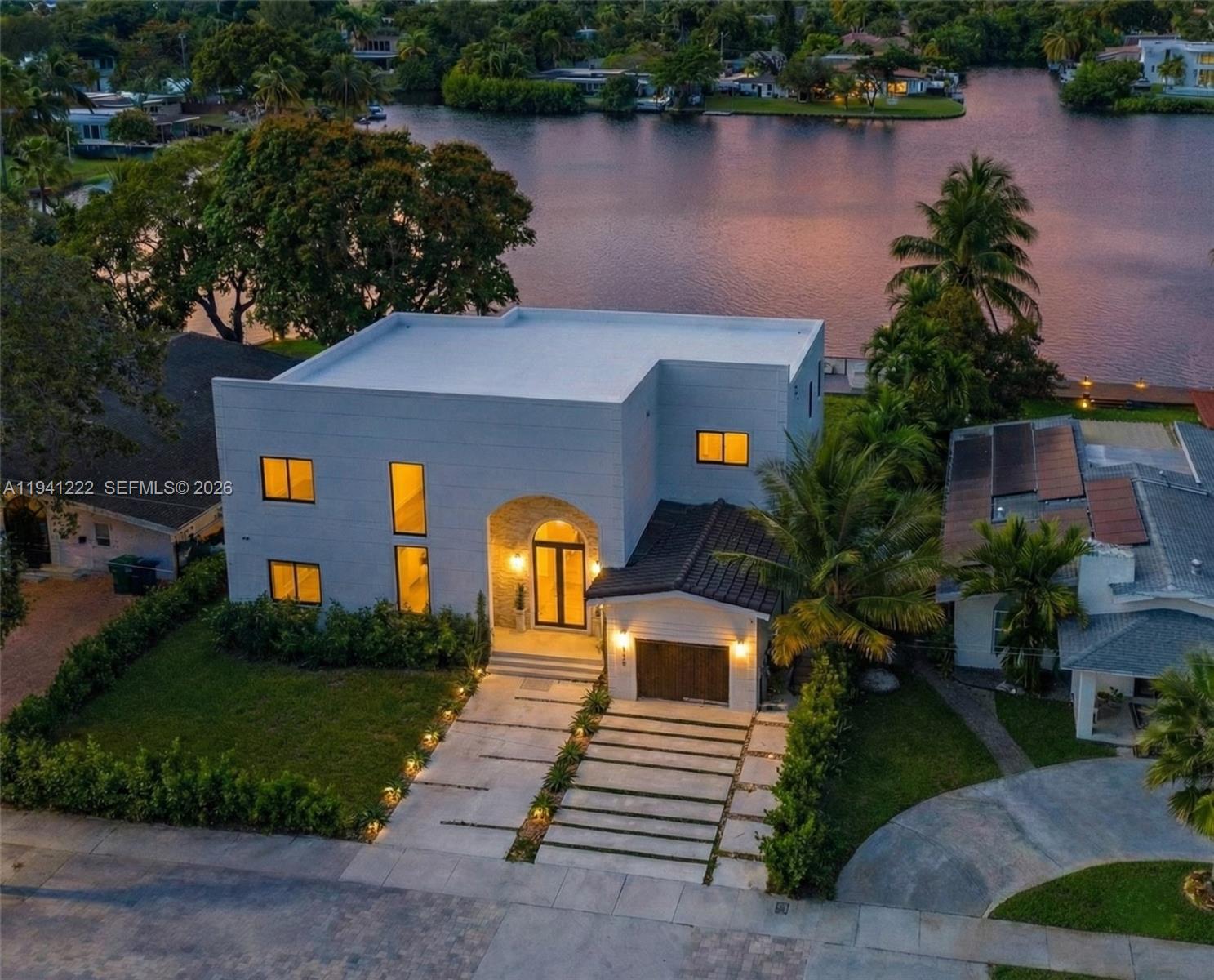 19600 NE 26th Ave Miami, FL 33180