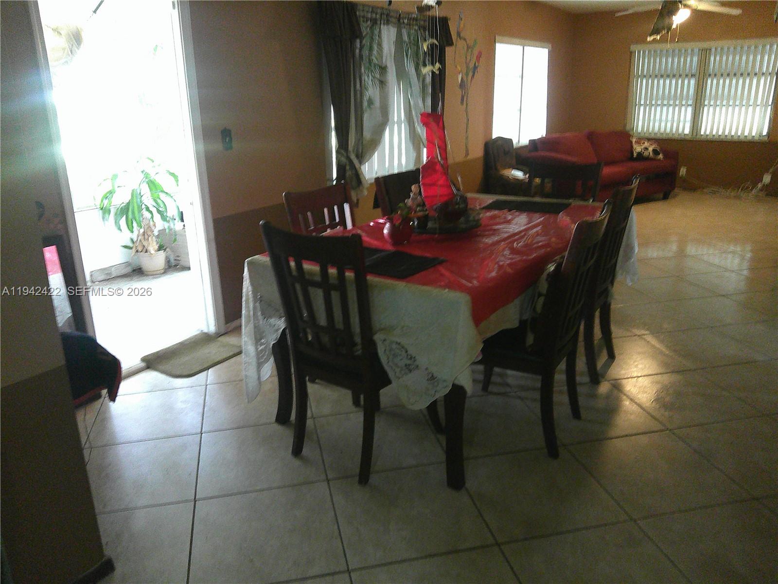 7422 NW 70th Ave Tamarac, FL 33321