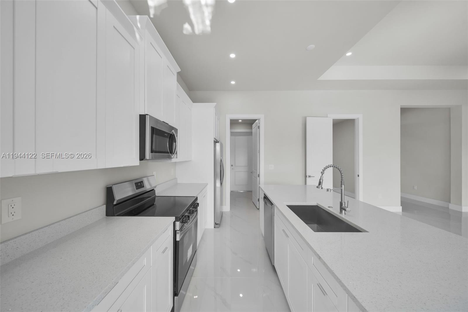 2913 14th W Lehigh Acres, FL 33971