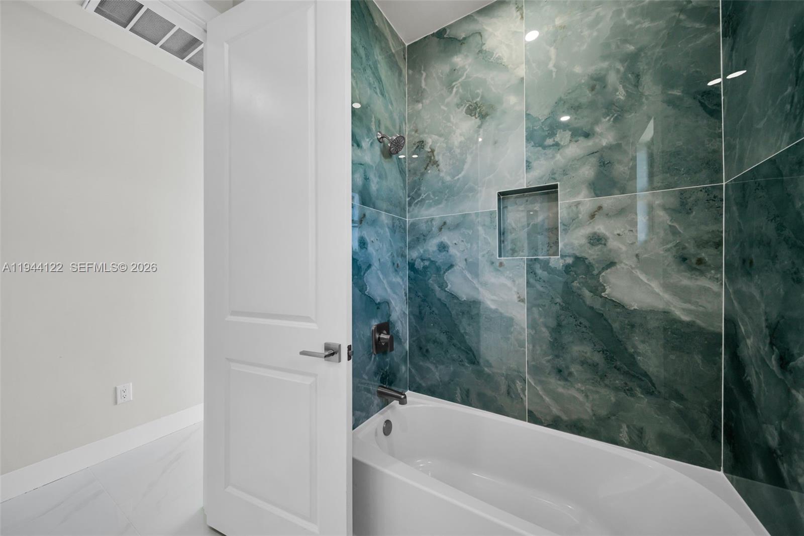 2913 14th W Lehigh Acres, FL 33971