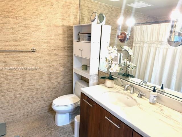 50 Biscayne Blvd #705 Miami, FL 33132