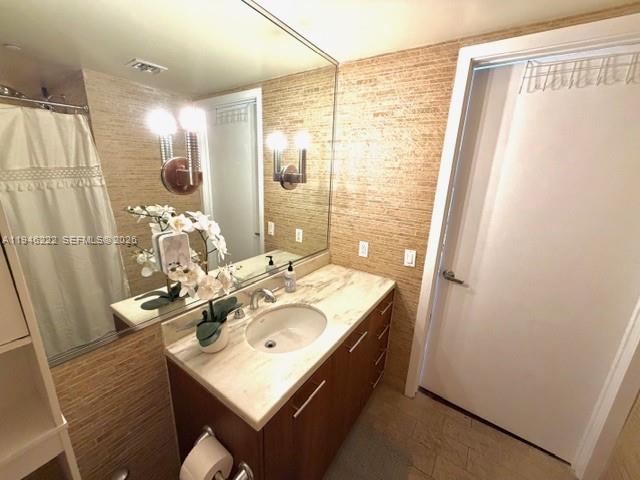 50 Biscayne Blvd #705 Miami, FL 33132