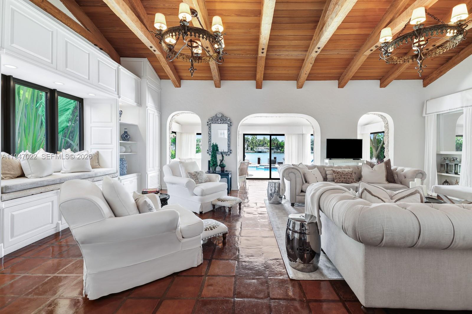 56 S Hibiscus Dr Miami Beach, FL 33139