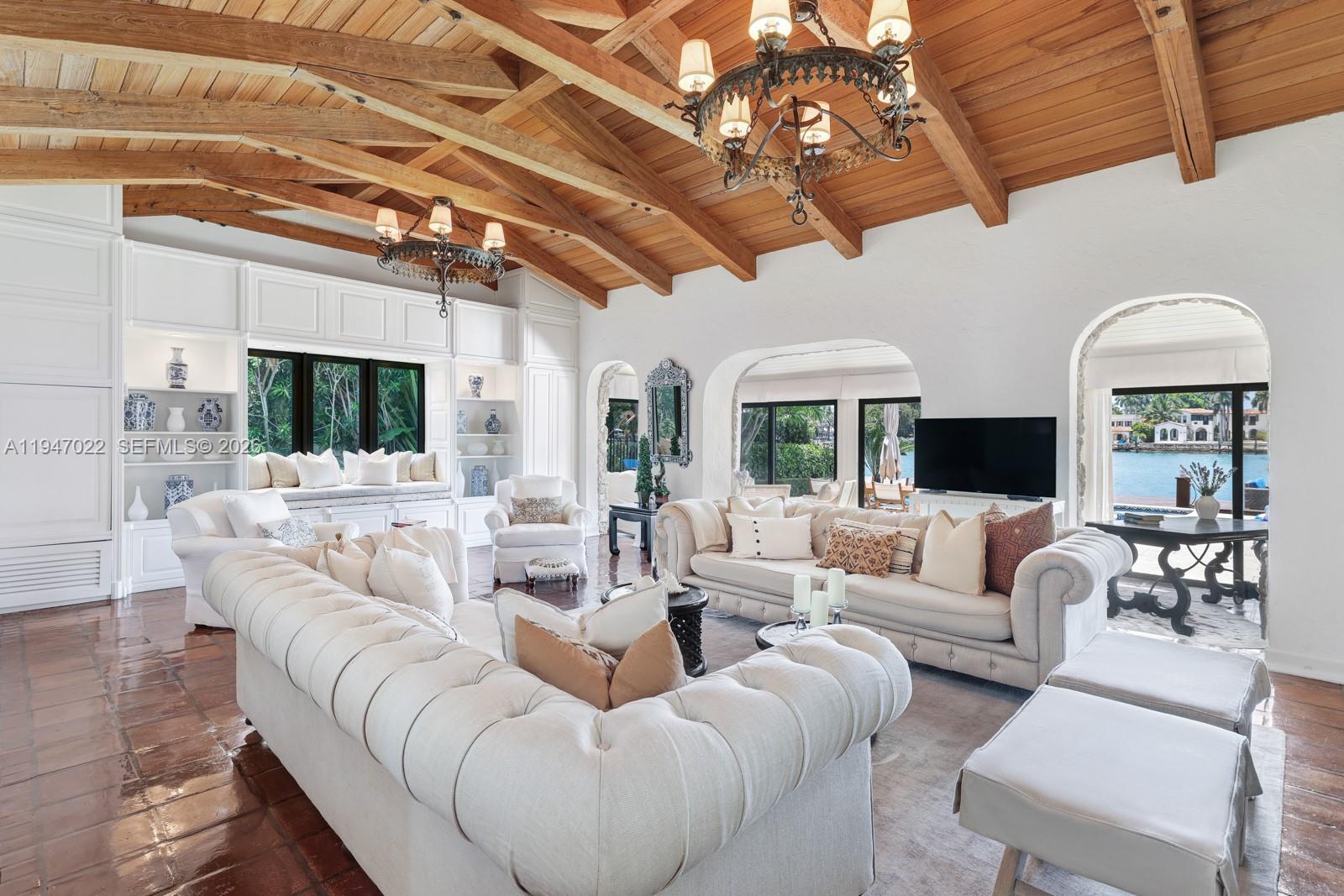 56 S Hibiscus Dr Miami Beach, FL 33139