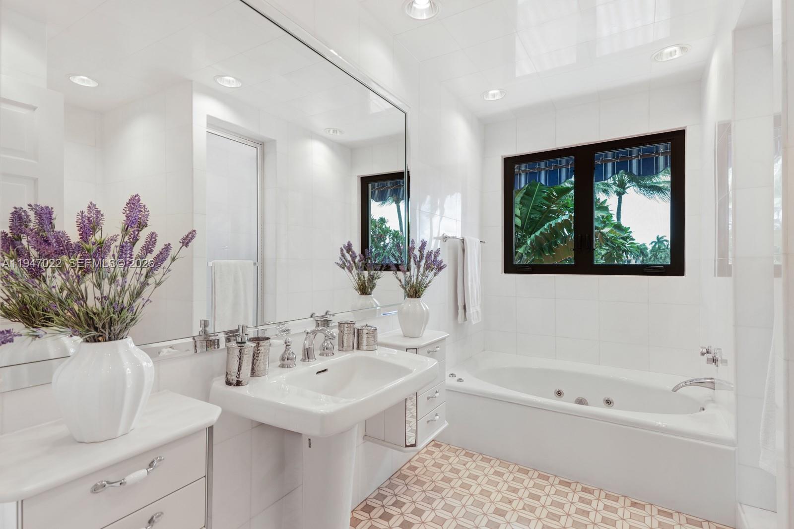 56 S Hibiscus Dr Miami Beach, FL 33139