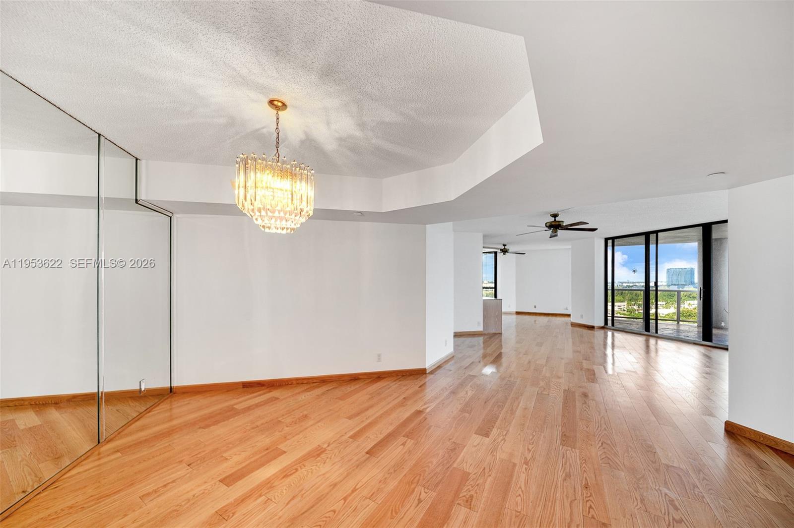 3598 NE Yacht Clb Dr #1402