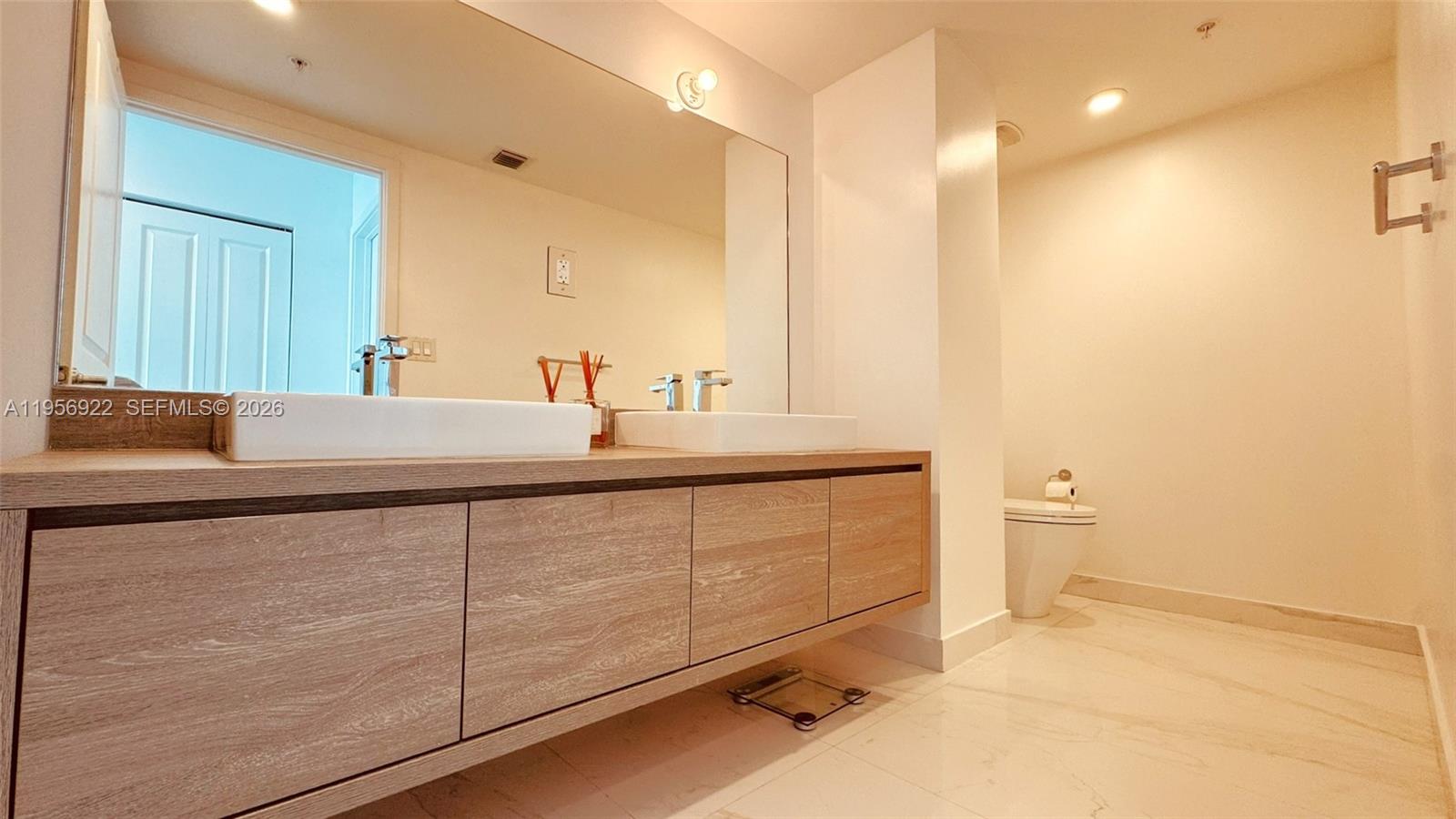 image 400 Sunny Isles35