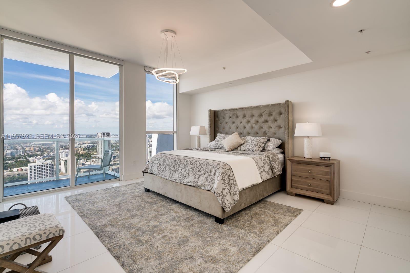 image Vizcayne South9