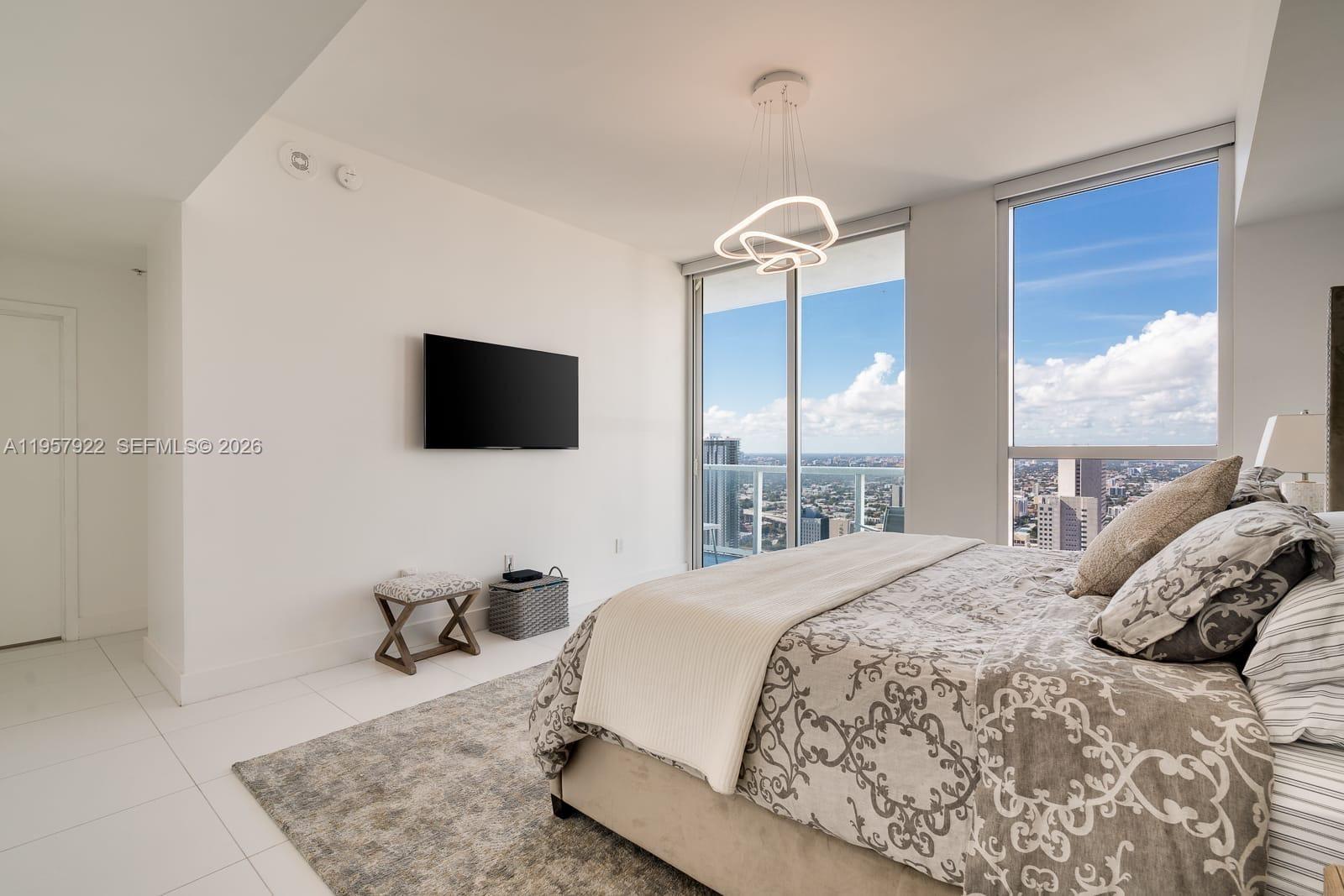 image Vizcayne South15