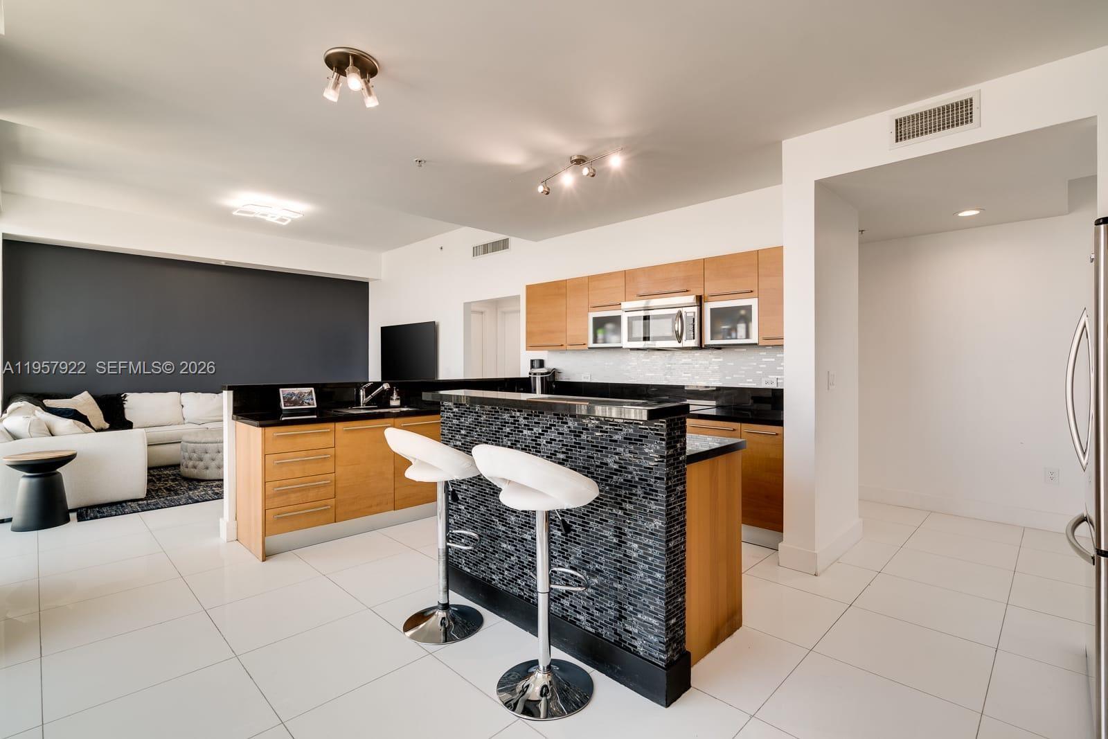 image Vizcayne South6