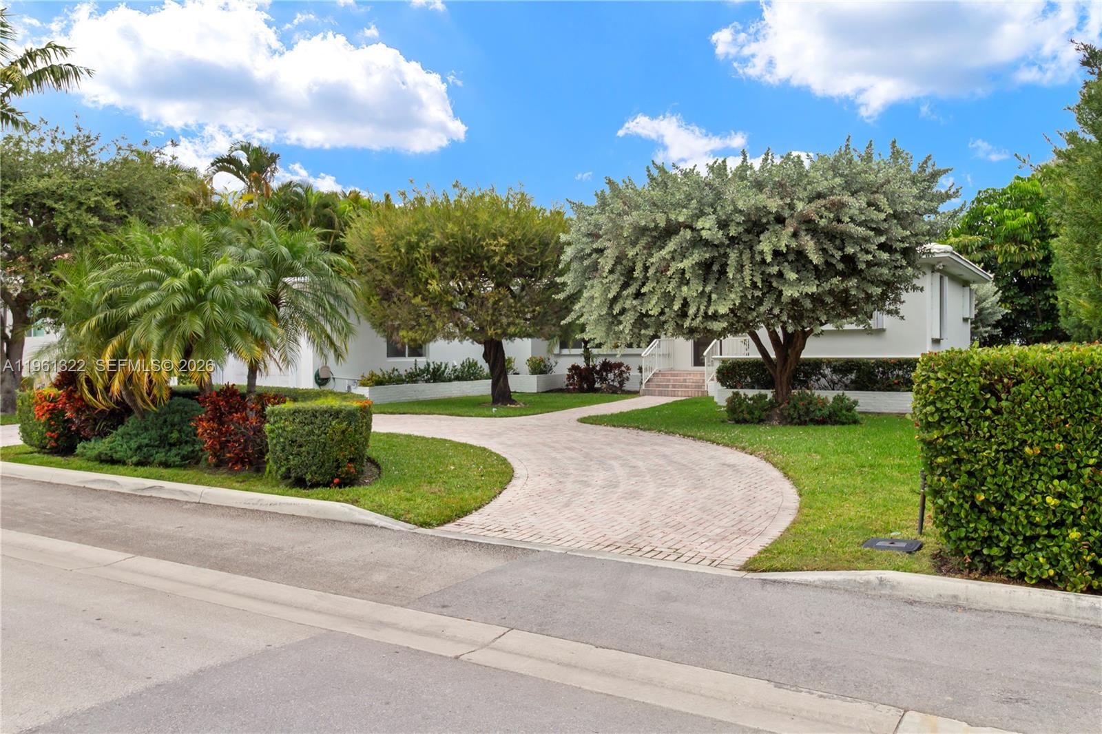 1261 98th St Bay Harbor Islands, FL 33154