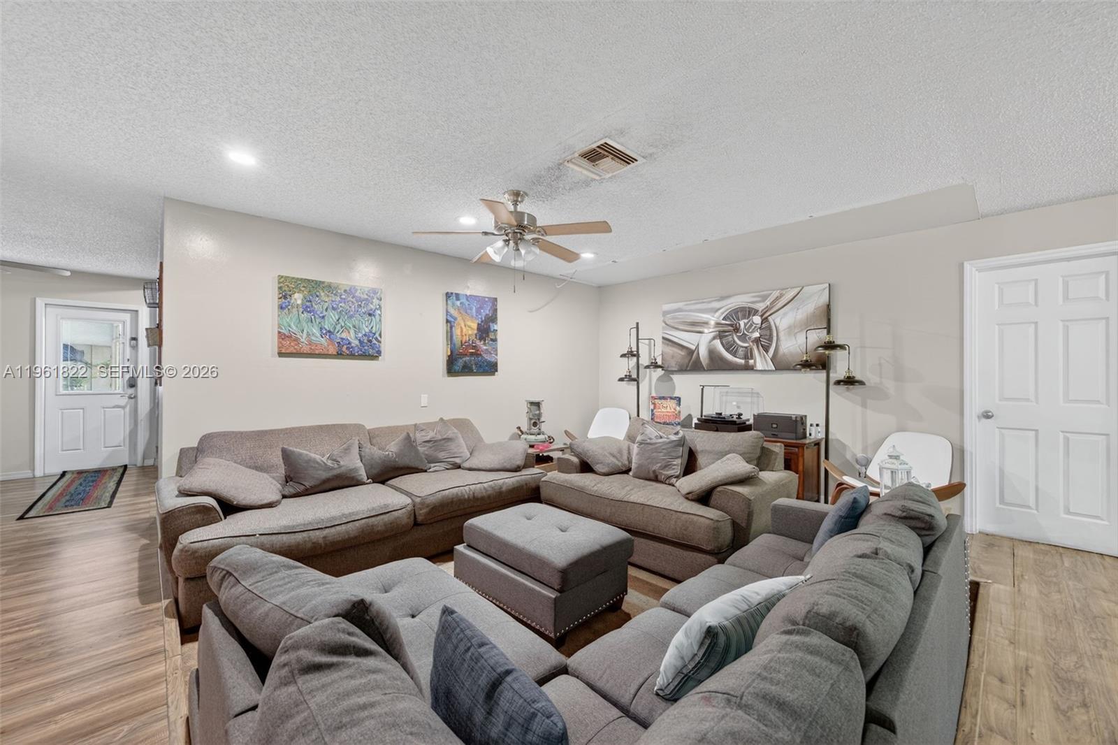 9401 SW 97th Ave Miami, FL 33176