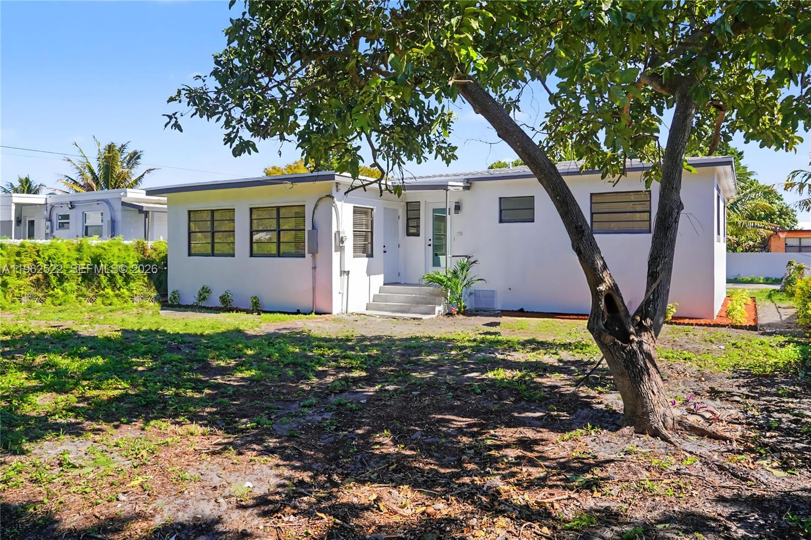 15694 NE 10th Ct North Miami Beach, FL 33162