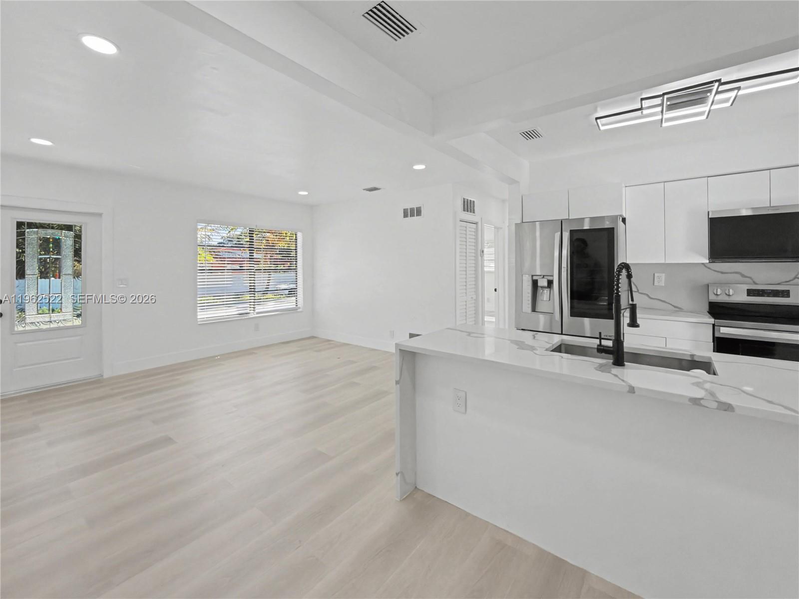 15694 NE 10th Ct North Miami Beach, FL 33162