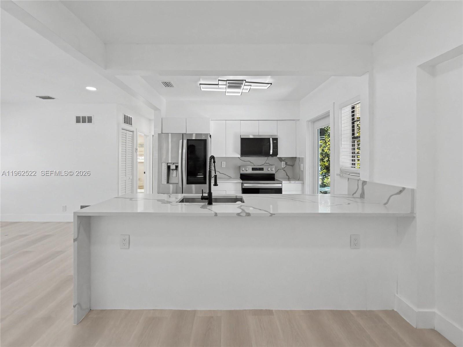 15694 NE 10th Ct North Miami Beach, FL 33162