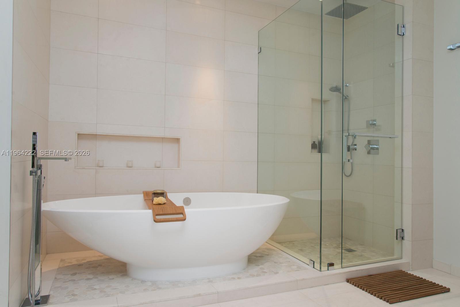 image Four Seasons Residences Miami9