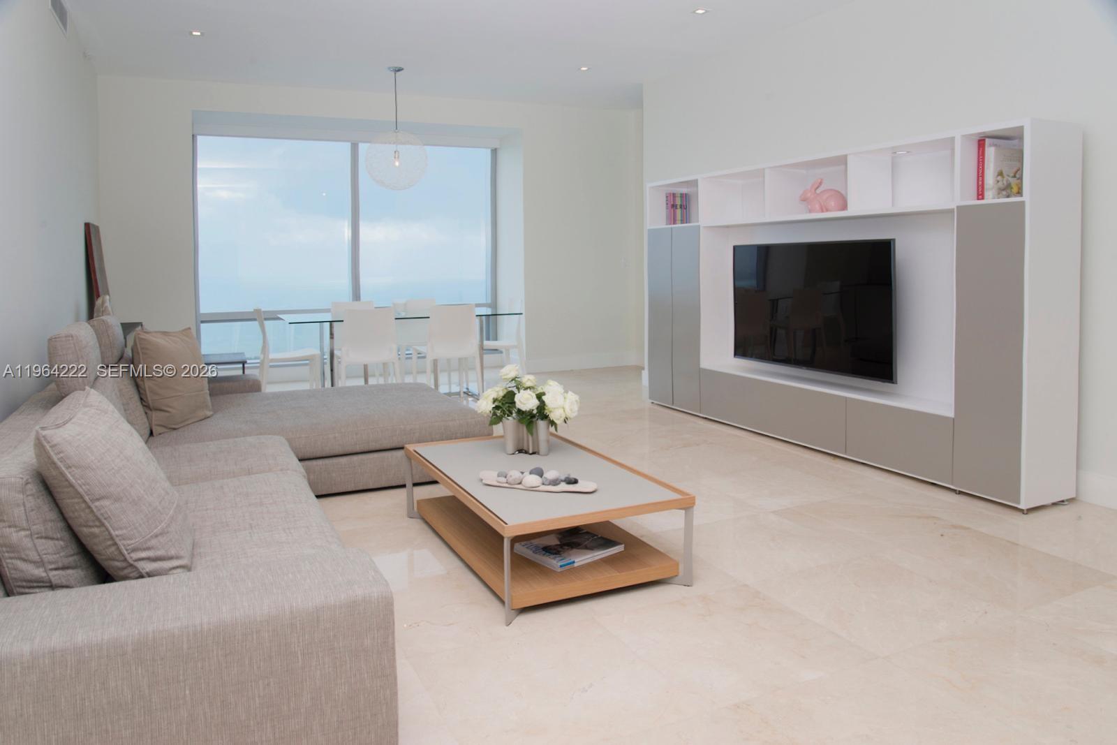 image Four Seasons Residences Miami10