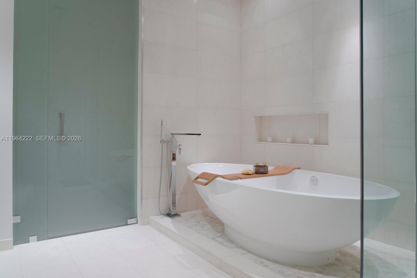 image Four Seasons Residences Miami8