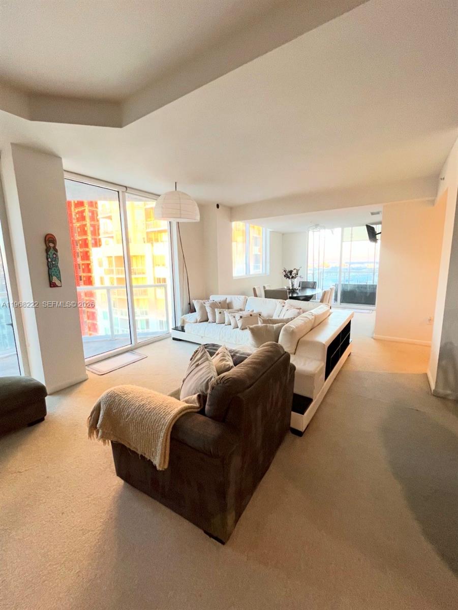 253 NE 2nd St #3903 Miami, FL 33132