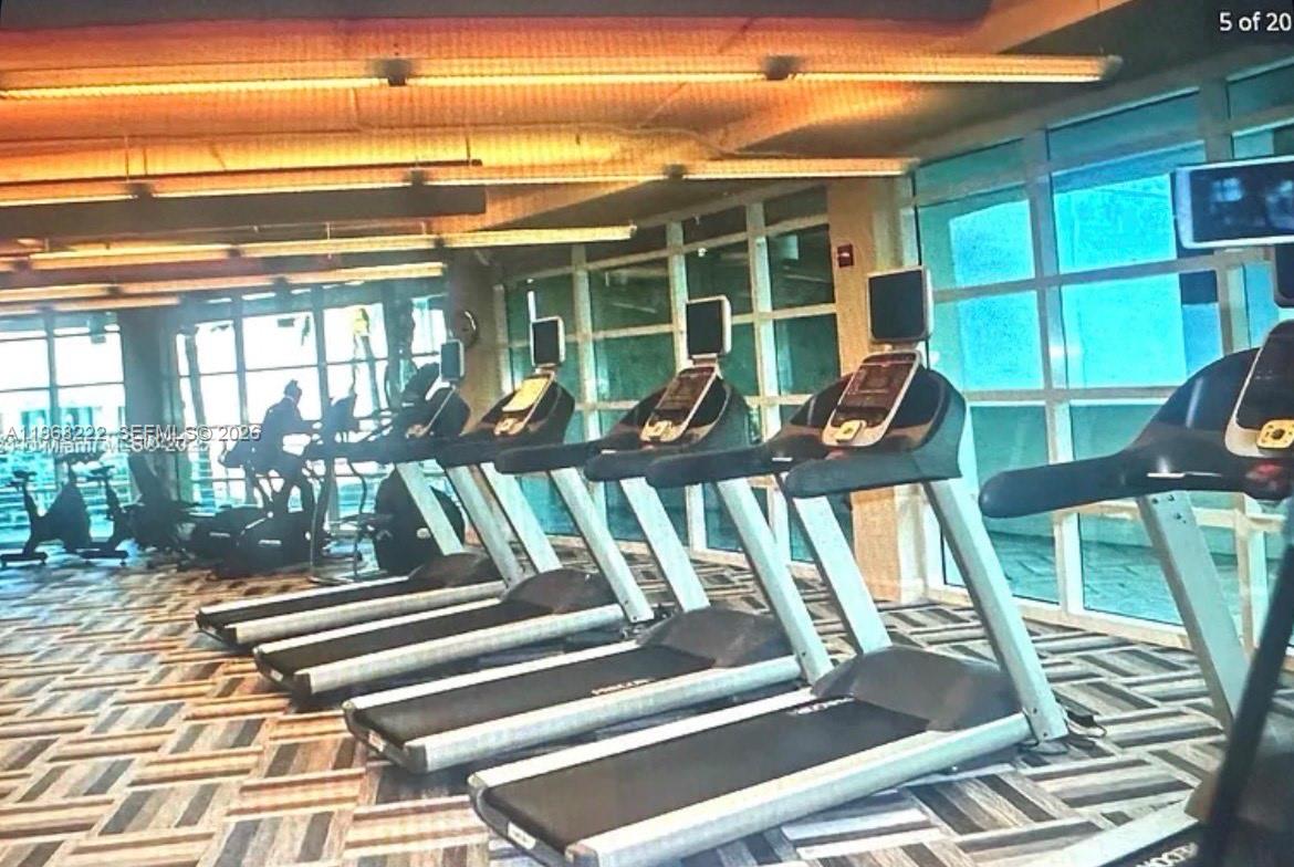 253 NE 2nd St #3903 Miami, FL 33132