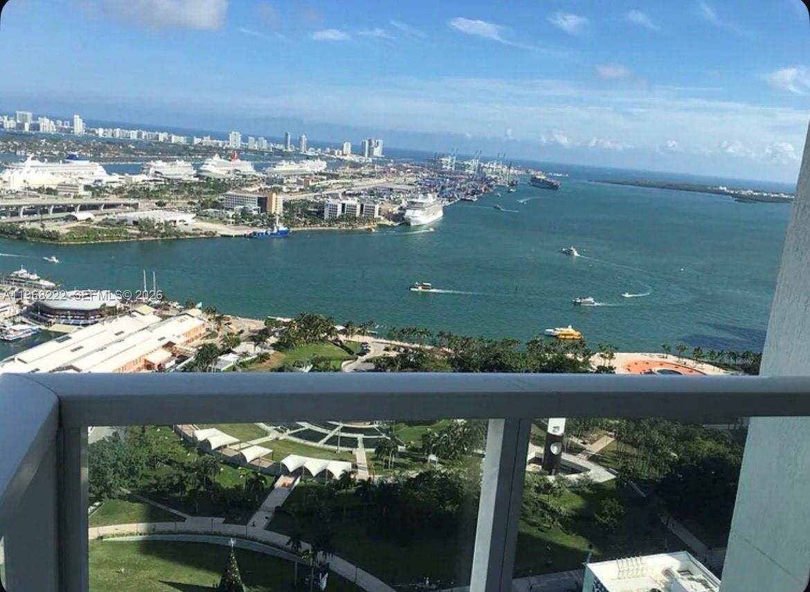 253 NE 2nd St #3903 Miami, FL 33132