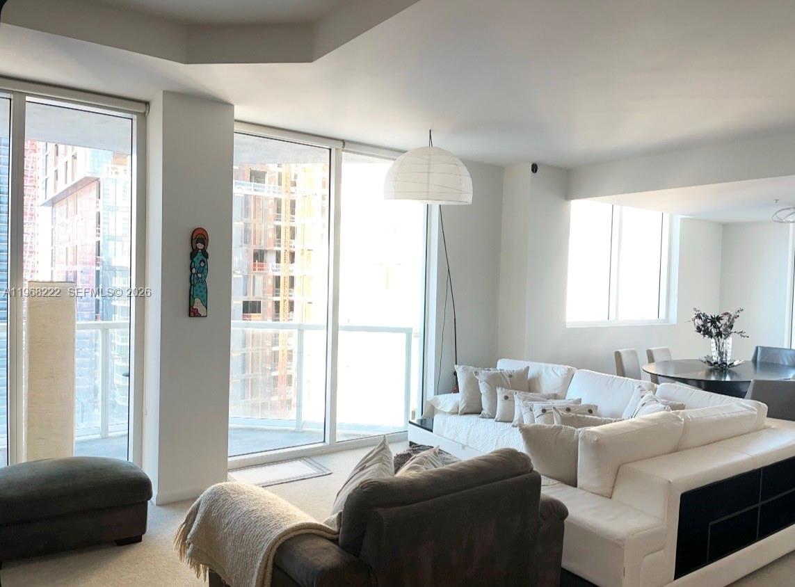 253 NE 2nd St #3903 Miami, FL 33132