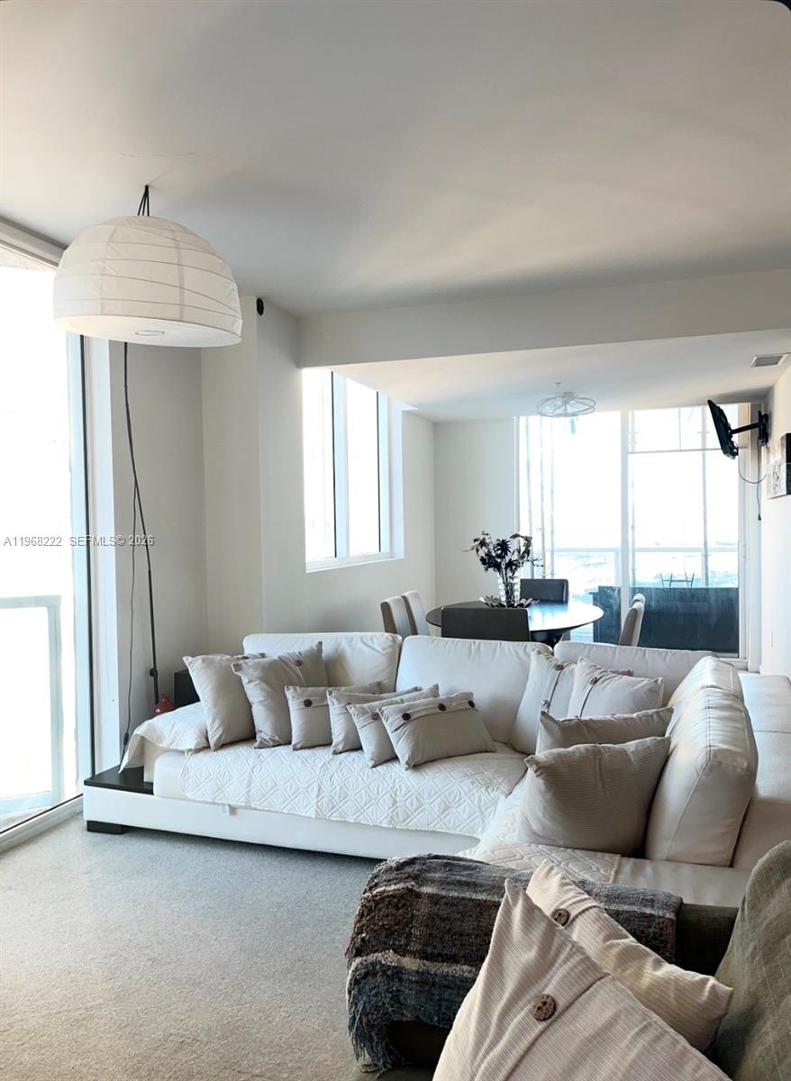 253 NE 2nd St #3903 Miami, FL 33132