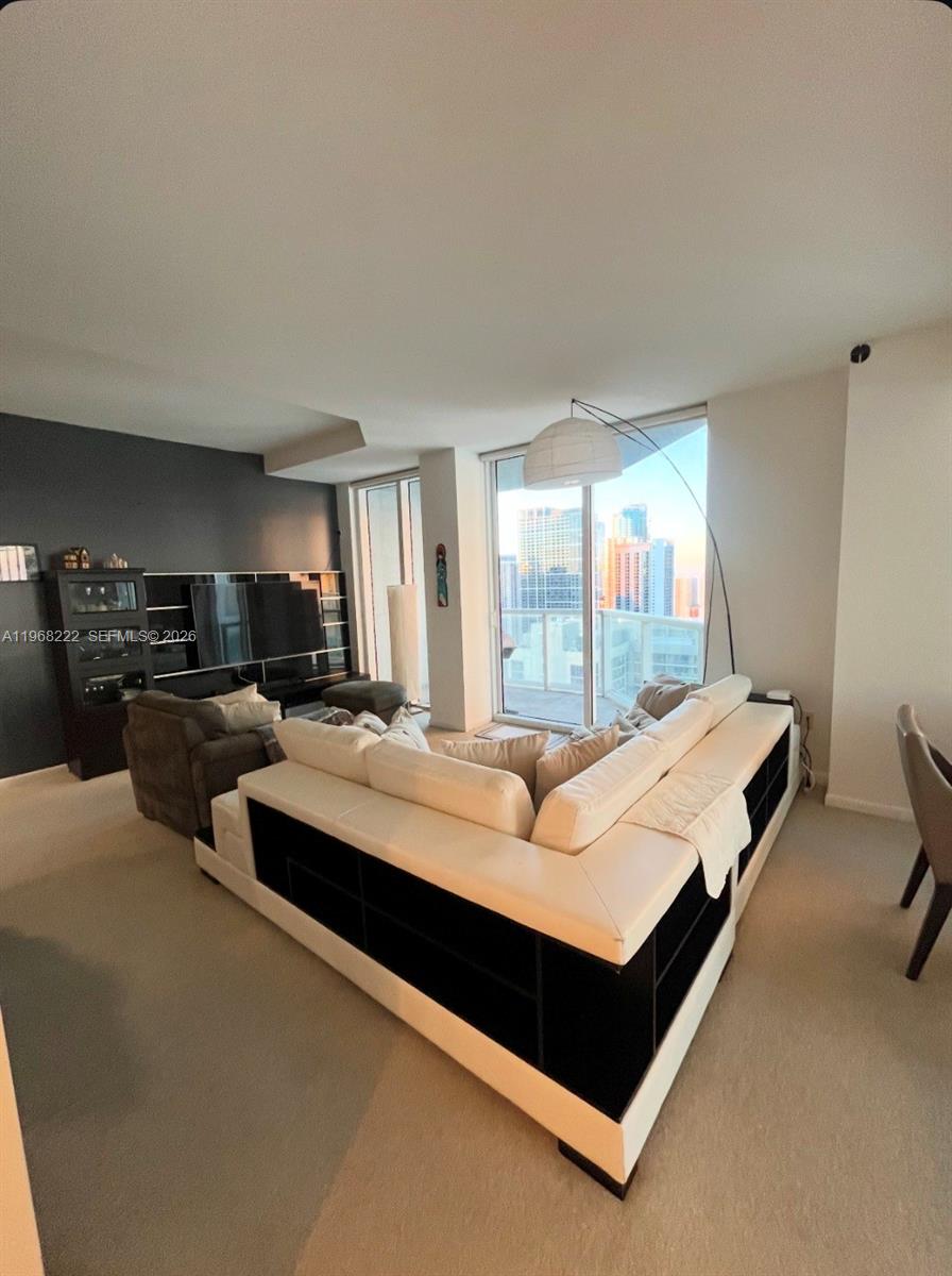 253 NE 2nd St #3903 Miami, FL 33132